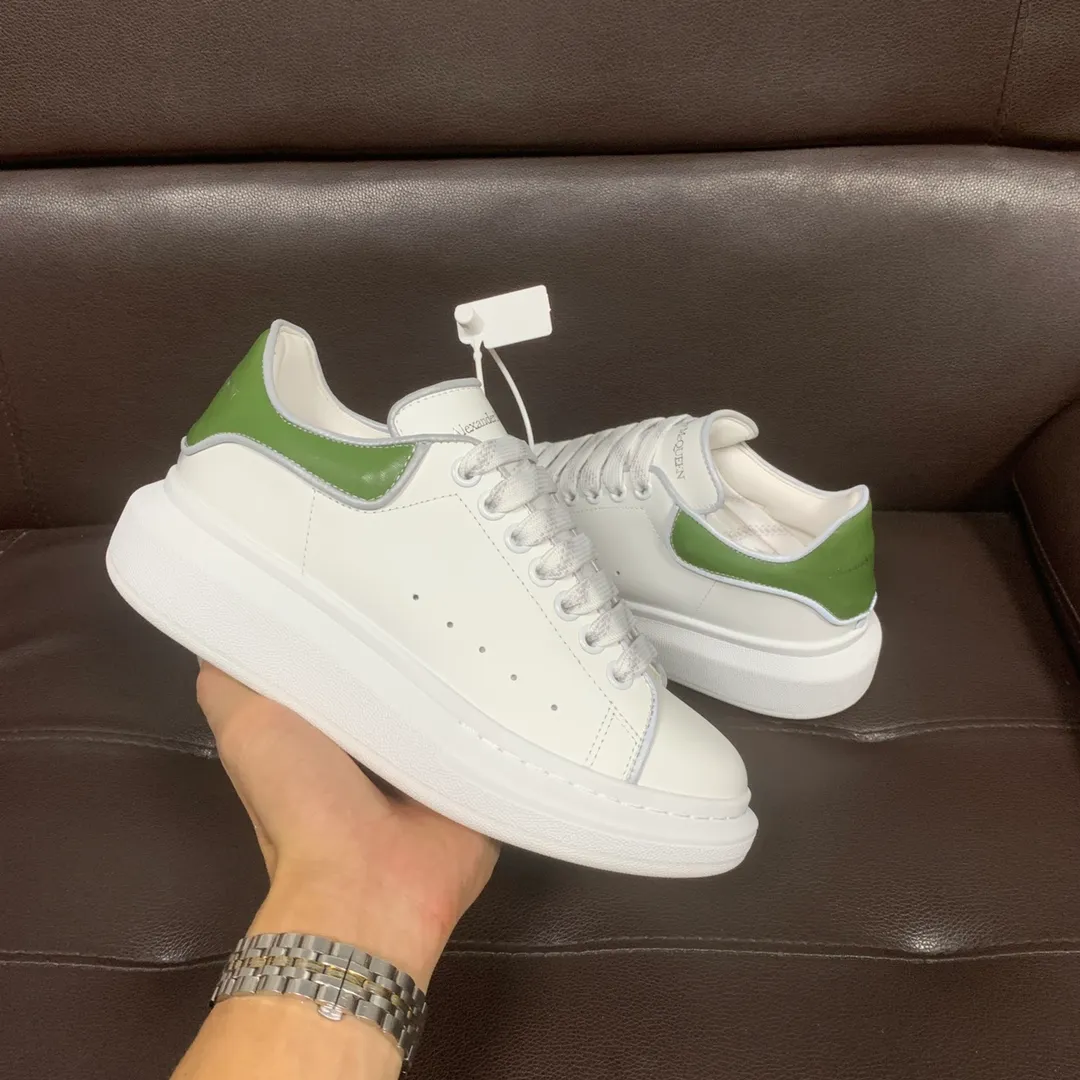 👟👟Ex-factory price 560👟👟 Professional McQueen factory. Top version. Couple style👫 Alexander McQUEEN high version has been upgraded to the highest quality again✅ 💪McQueen Spring, Summer, Autumn and Winter Top version Purchasing level✅ Recruiting national online and offline agents to join🤝 🏆Fabric: Italian imported leather, high texture, water-resistant and does not discolor, 🏆Inner: ️Grade A water-dyed sheepskin imported from Italy is dirt-resistant, sweat-absorbent, breathable and comfortable... The heel is embossed with high temperature convex and concave. 🏆 Foot pads: top-grade Italian super-soft cowhide leather 🏆 Outsole: PU original green transparent counter 1:1 🏆 Shoe box: original beige box. Plus white flip cover and double layer protection. Cloth bag, handbag. Certificate of 1:1 mold opening 4-piece set. Delivered with a pair of shoelaces. 🖕🏿🖕🏿🖕🏿You can choose any pair of shoelaces in any color of our factory. 🏆Code number: female 34-41. male 38-46. 🏆Special remarks (female size 34.40.41, male size 38.45.46 are customized and cannot be returned or exchanged) Please note when placing an order in Niuli! Win-win cooperation🤝
